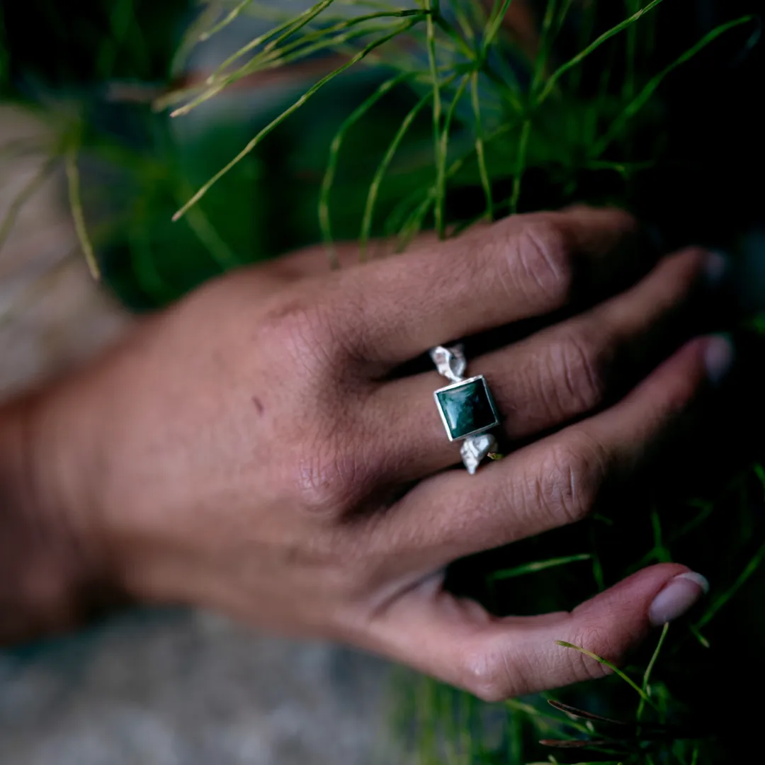 Bague en argent sertie d'une Malachite