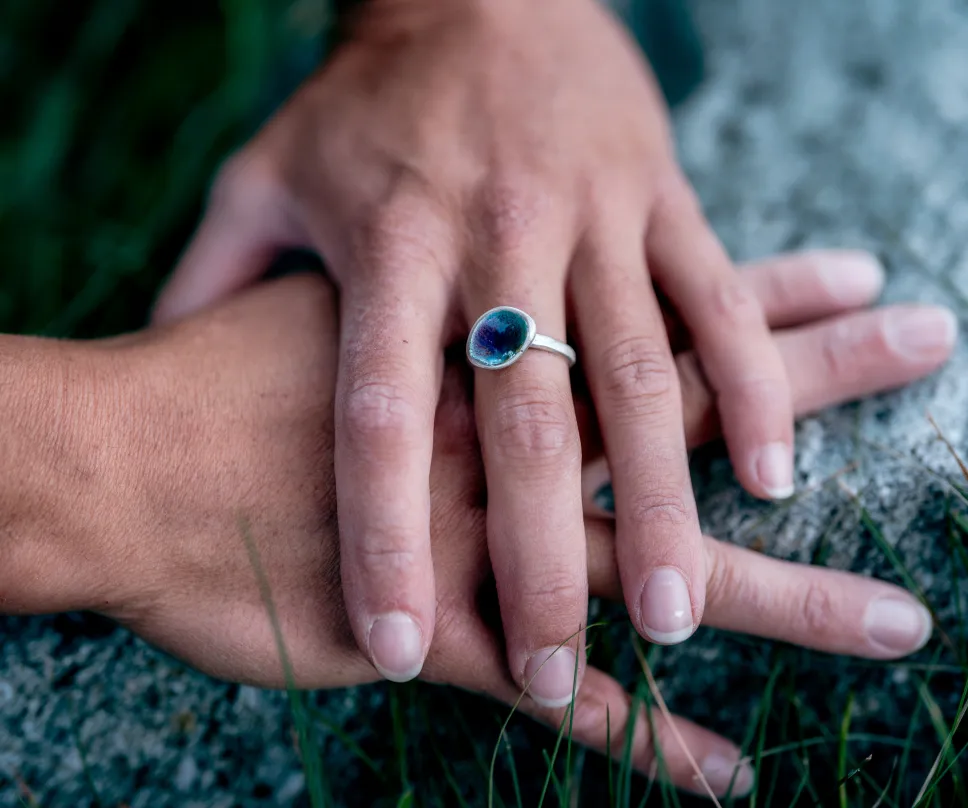 Bague en argent émaillée arc-en-ciel