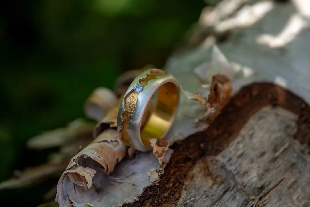 Bague en argent palquée or, sertie d'un diamant