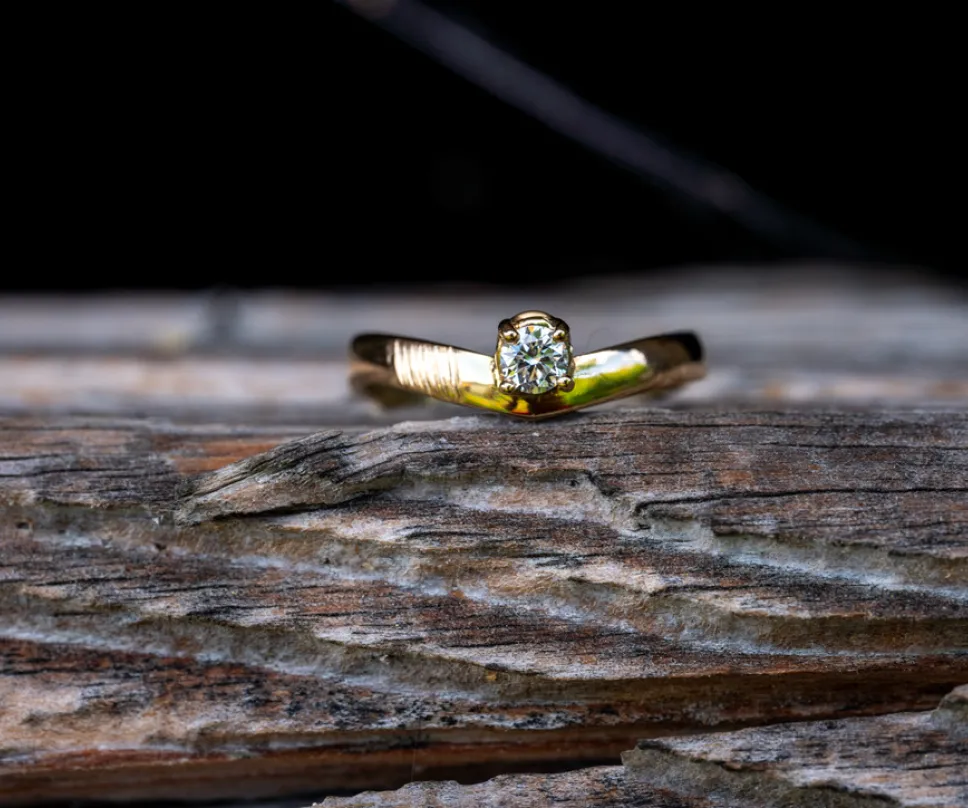 Bague en or jaune et diamant