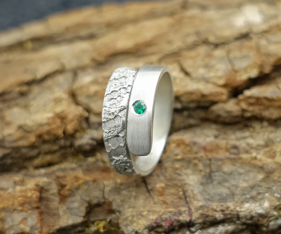 Bague en argent et emeraude