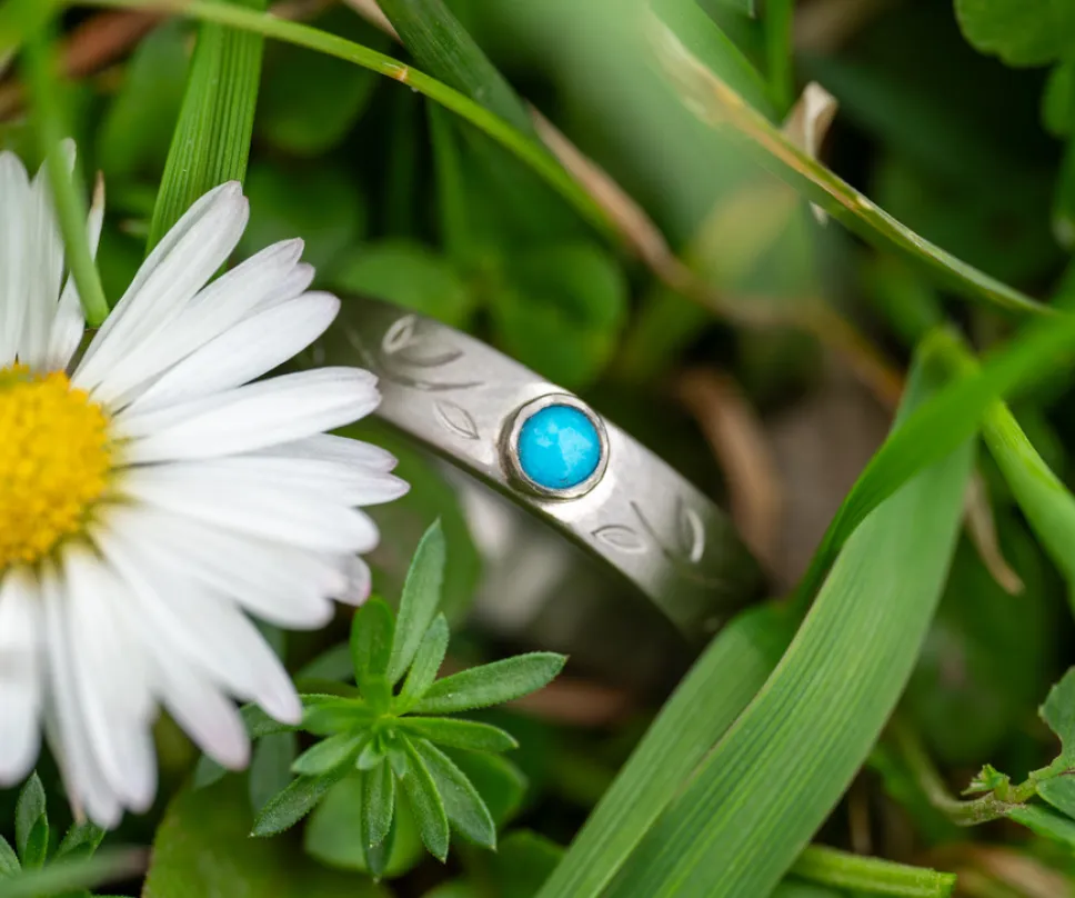 Bague en or gris et turquoise