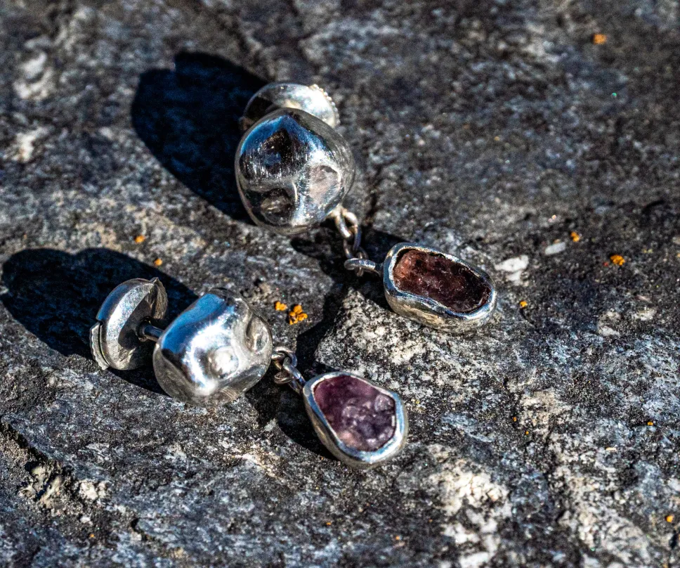 Boucle serties de saphir brute