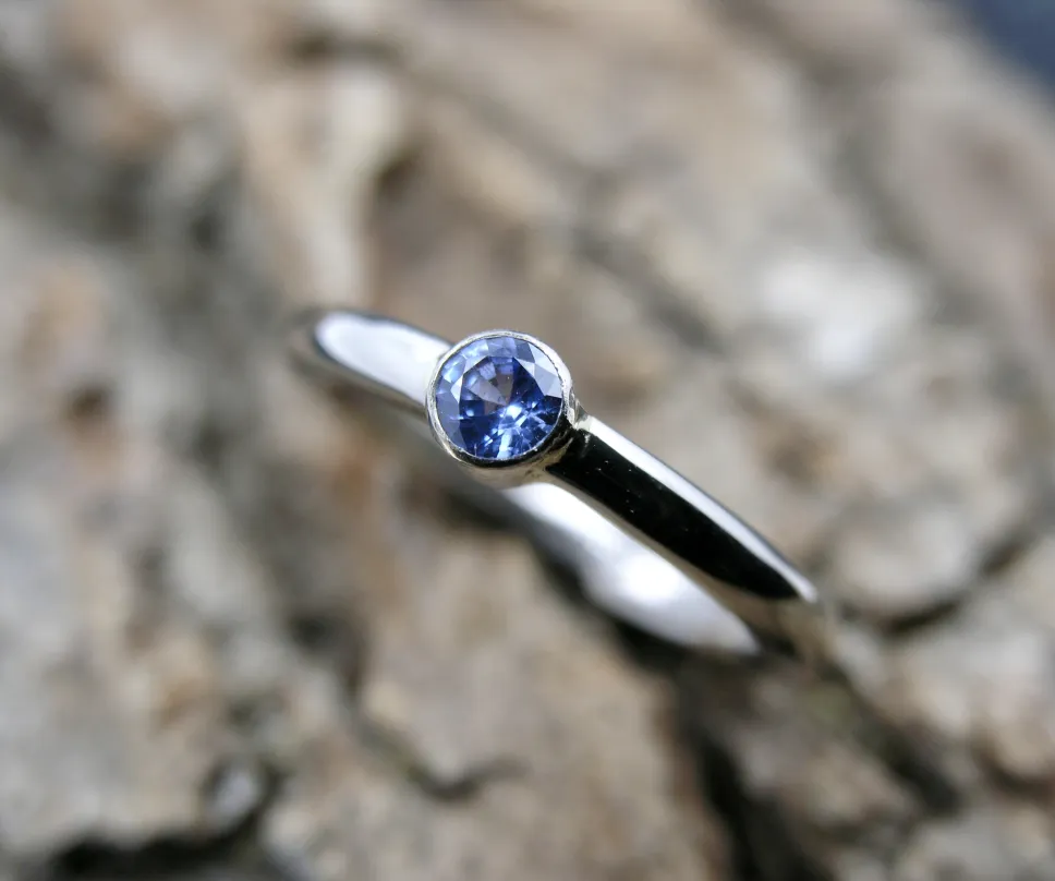 Saphir ciel sur or gris